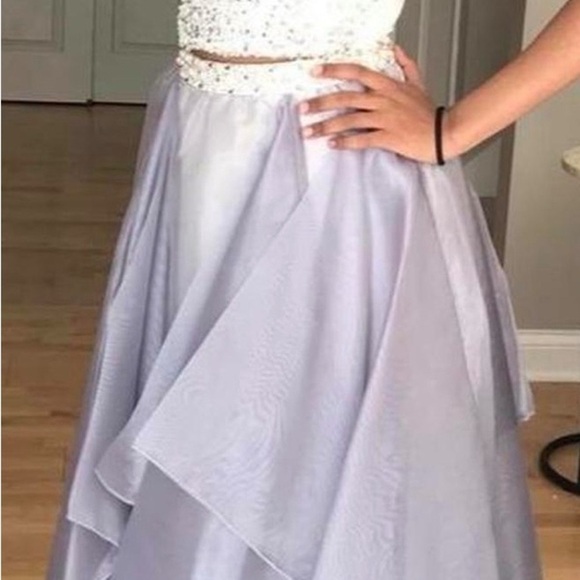 Macy’s Silver and White Dress. - Picture 2 of 5